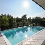 Erika Villa